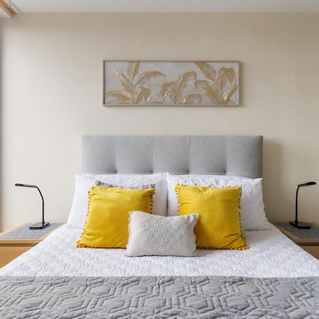 Stratford Skyview Apartment ลอนดอน ภายนอก รูปภาพ