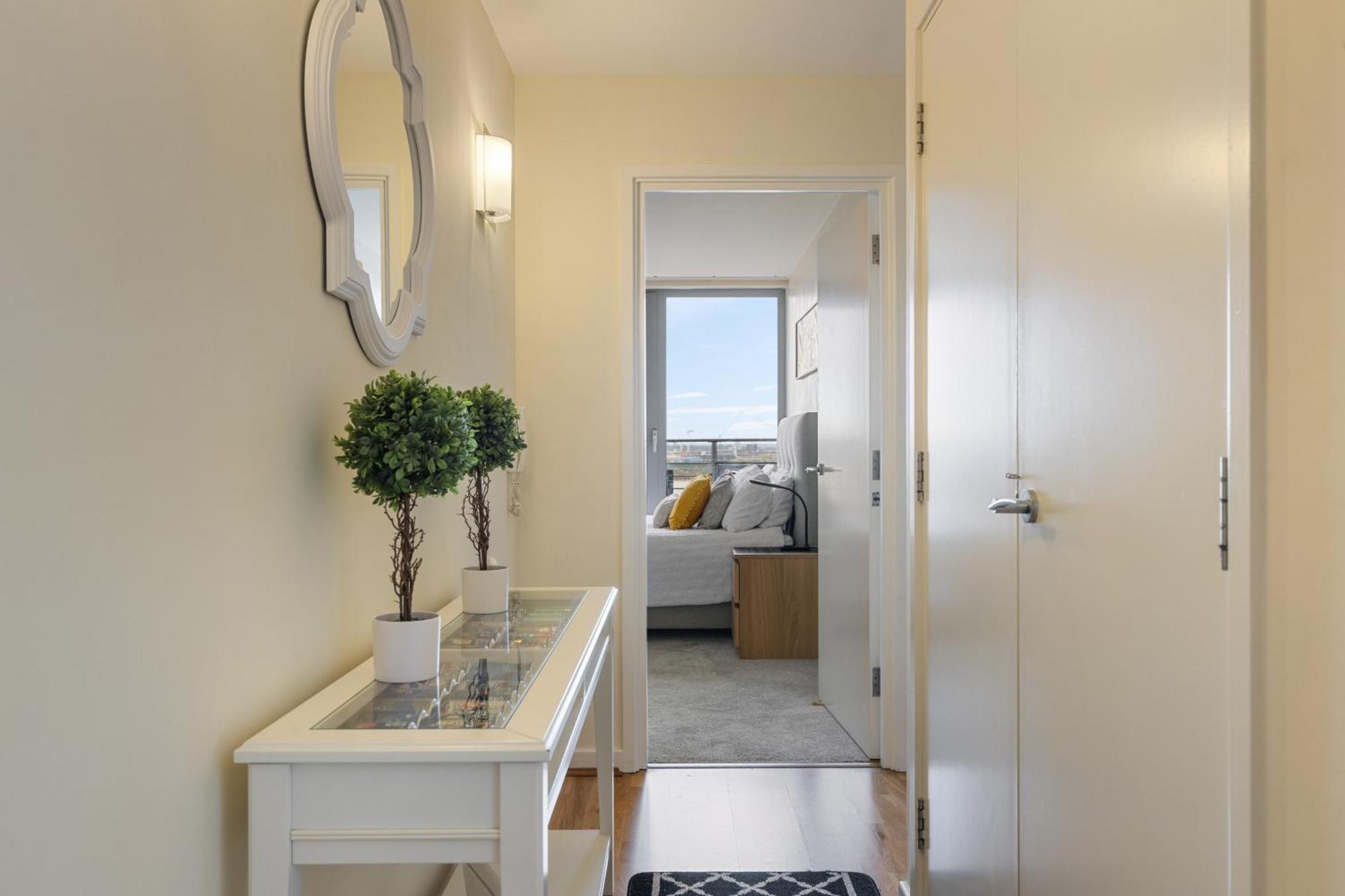 Stratford Skyview Apartment ลอนดอน ภายนอก รูปภาพ