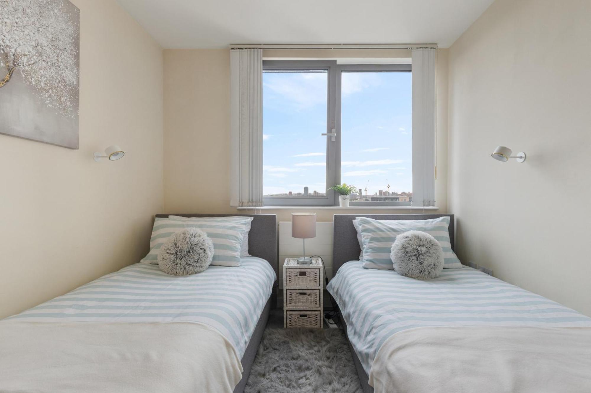 Stratford Skyview Apartment ลอนดอน ภายนอก รูปภาพ