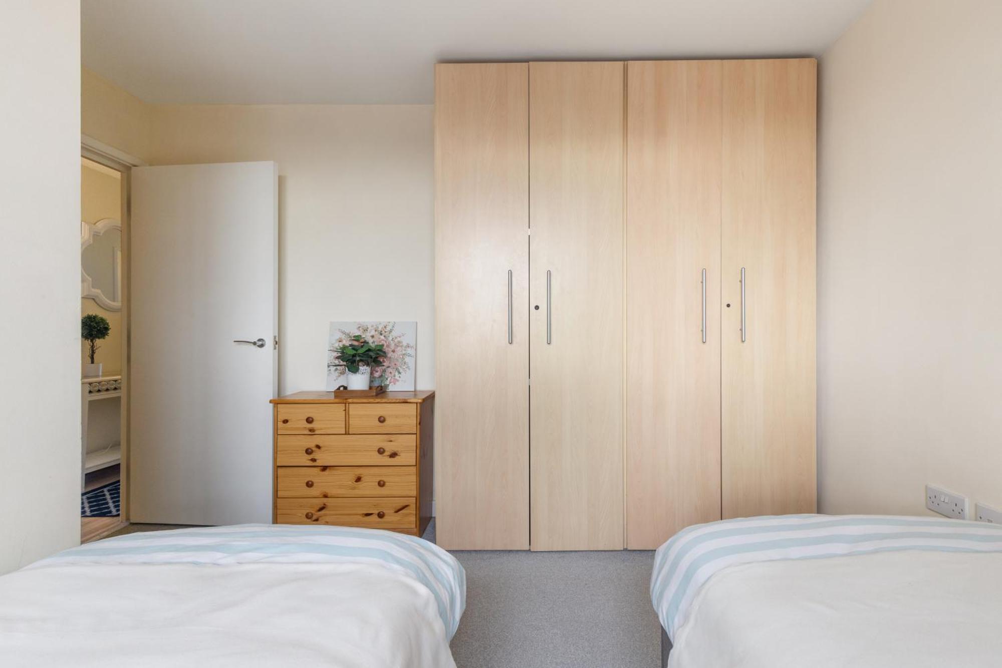 Stratford Skyview Apartment ลอนดอน ภายนอก รูปภาพ