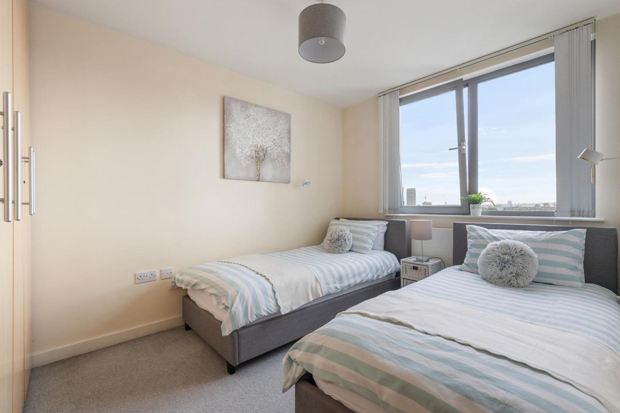 Stratford Skyview Apartment ลอนดอน ภายนอก รูปภาพ