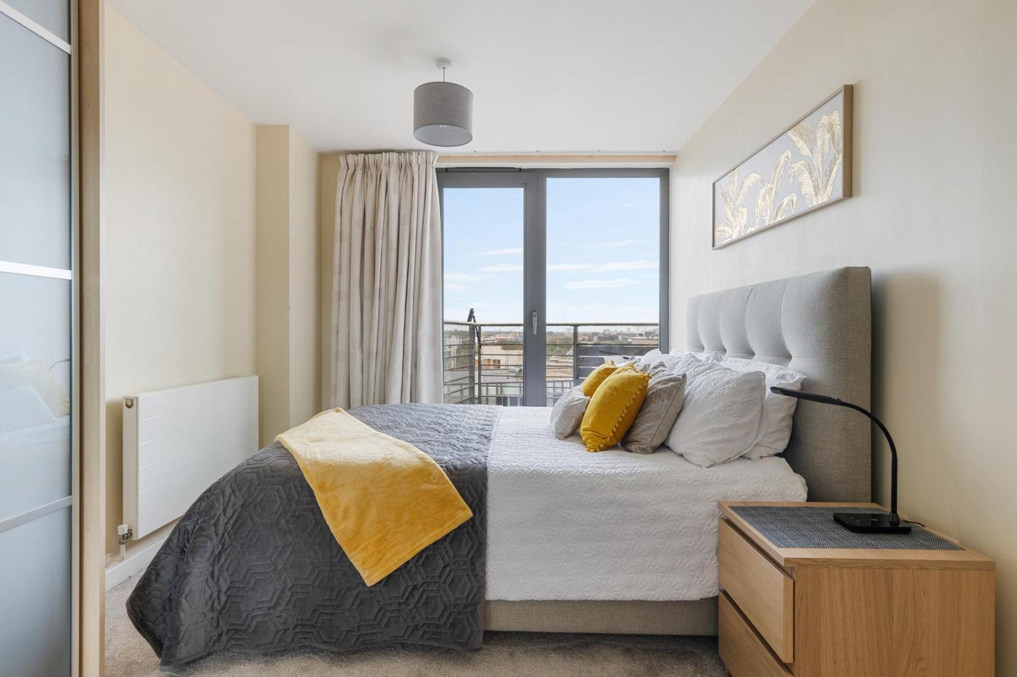 Stratford Skyview Apartment ลอนดอน ภายนอก รูปภาพ